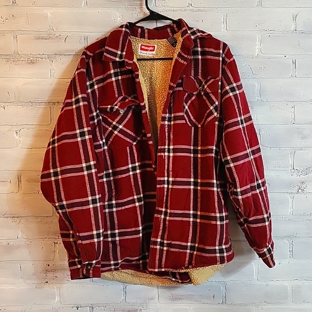 Wrangler Medium Red Flannel Pattern